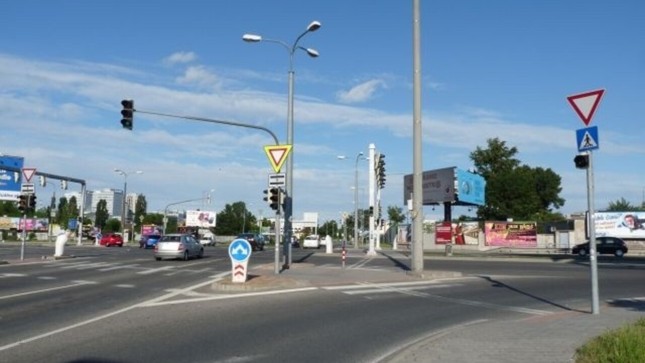 cesta cesty doprava križovatka semafór (SITA)